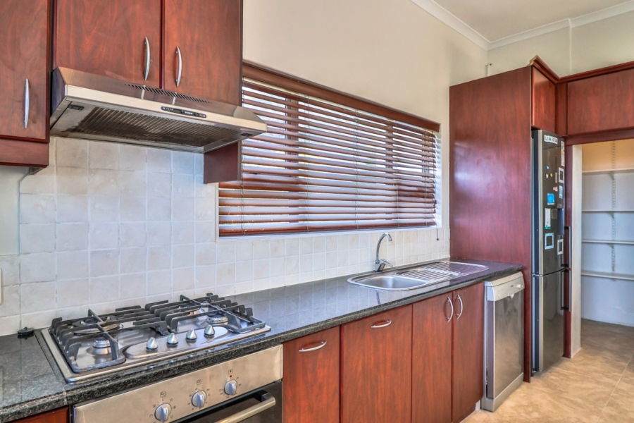 To Let 6 Bedroom Property for Rent in Bettys Bay Western Cape